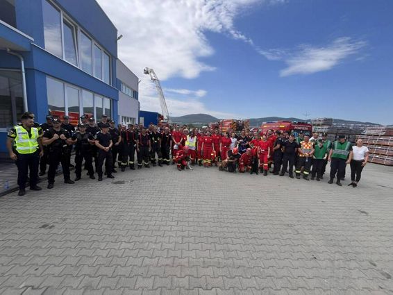 Explozie urmata de incendiu Au rezultat 16 victime | imaginea 1