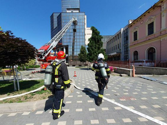Incendiu la o institutie publica din Zalau | imaginea 1