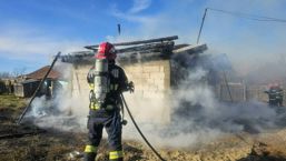 Incendiu de gospodarie Adapostul de animale a fost salvat | imaginea 1