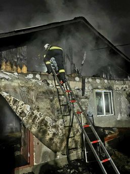 Casa in flacari Vecinii au dat alarma | imaginea 1