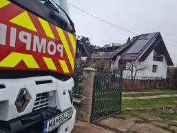Incendiu la mansarda unei locuinte | imaginea 1