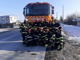 Incendiu la o locuinta Mobilizare masiva a pompierilor | imaginea 1