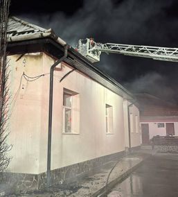 Cladire a Primariei afectata de un incendiu | imaginea 1